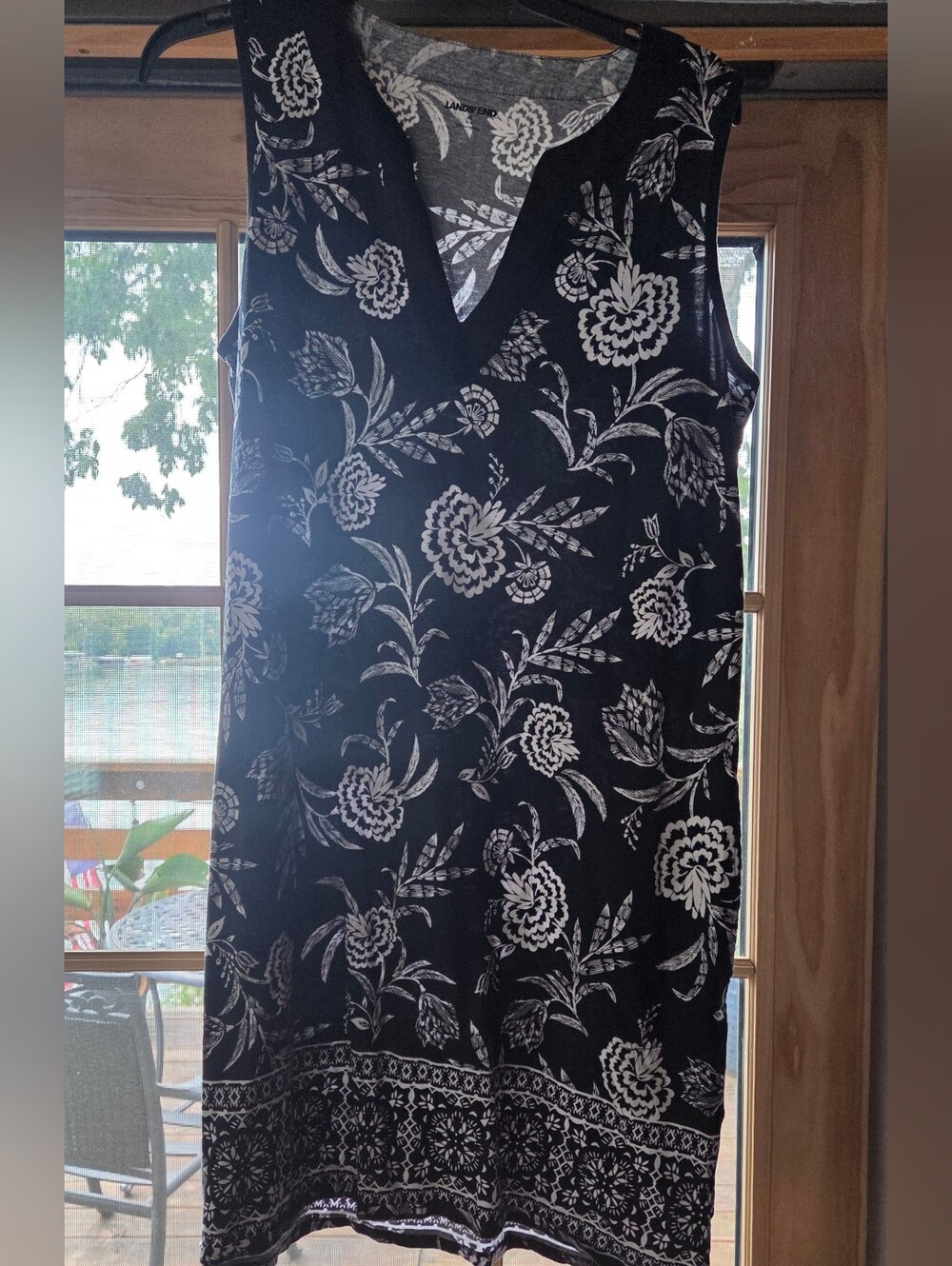 The Lands’ End Women’s M Medium Black & White Floral Sleeveless Shift Dress M